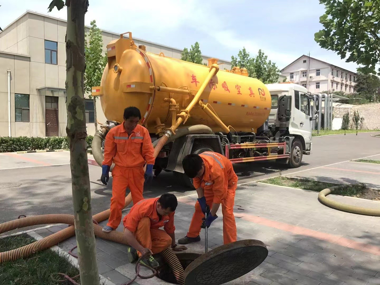 天津化粪池清理与5-8吨吸粪车施工效率分析